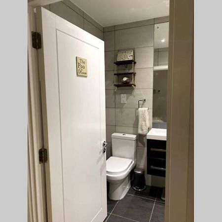 Luxury 1 Bedroom Apartment With Netflix & Parking Borehamwood Esterno foto