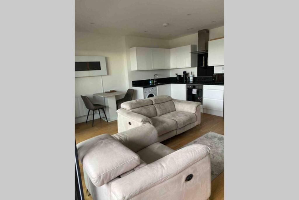 Luxury 1 Bedroom Apartment With Netflix & Parking Borehamwood Esterno foto