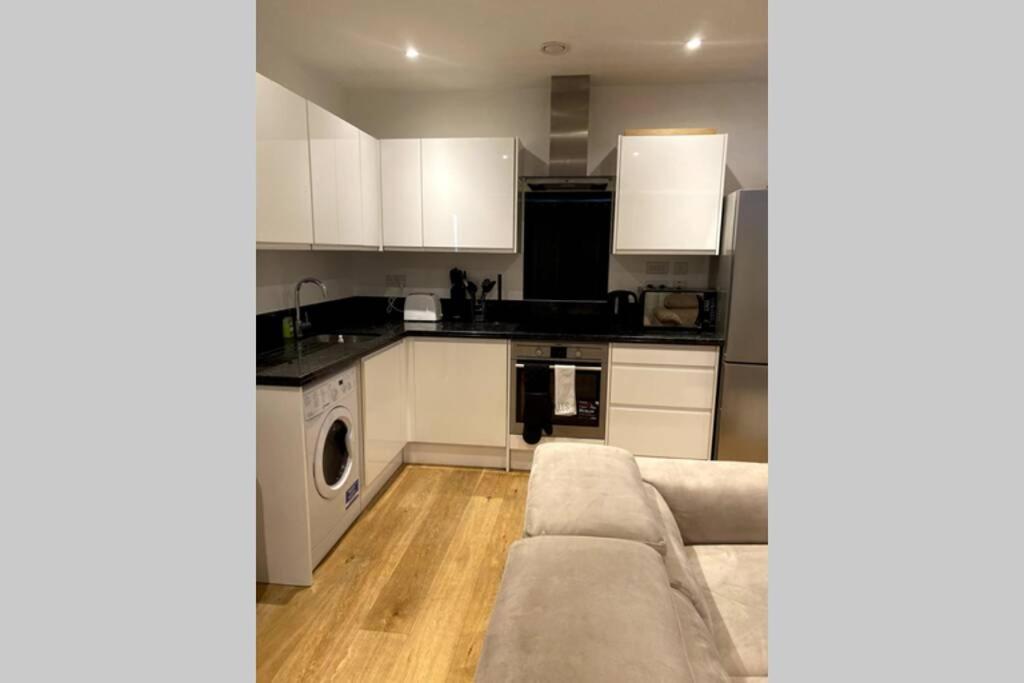 Luxury 1 Bedroom Apartment With Netflix & Parking Borehamwood Esterno foto